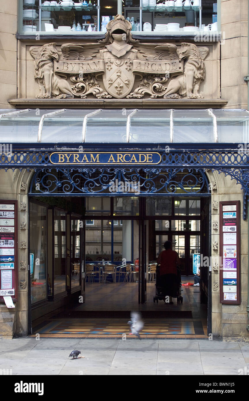 Byram Shopping Arcade Huddersfield Foto Stock