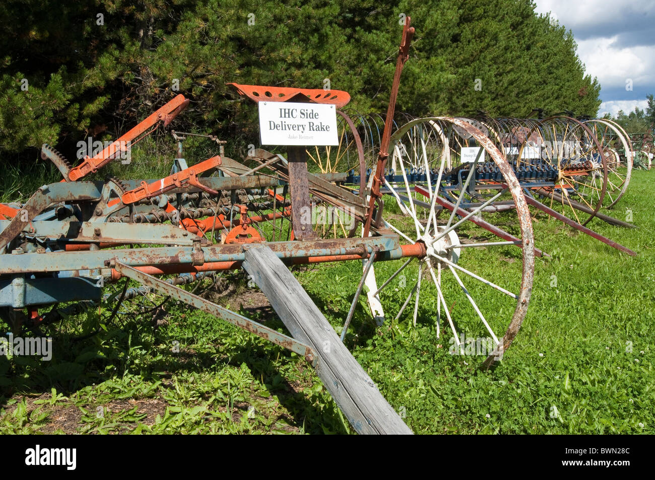 Attrezzature agricole presso il Battle River Pioneer Museum, Manning, Alberta, Canada. Foto Stock