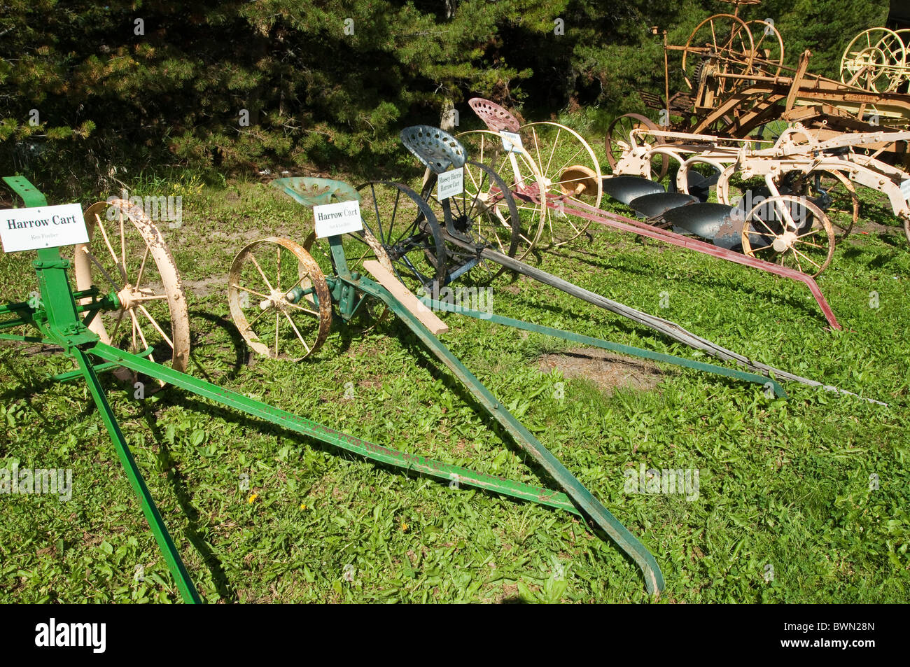 Attrezzature agricole presso il Battle River Pioneer Museum, Manning, Alberta, Canada. Foto Stock