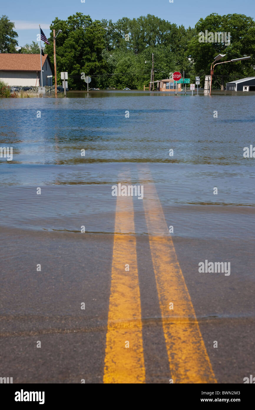 Stati Uniti d'America, Missouri, Road nel diluvio Foto Stock