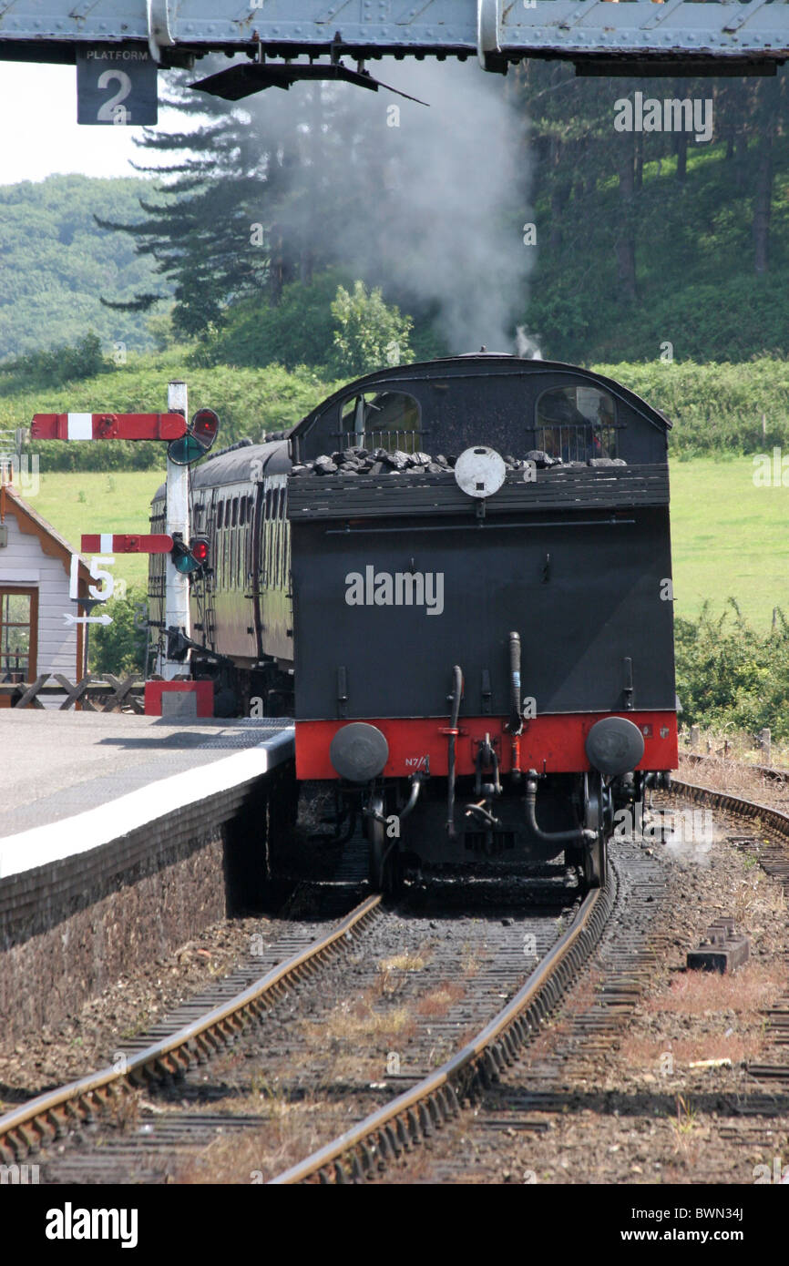 Il vecchio treno a vapore n. 69621 in piedi alla stazione Foto Stock