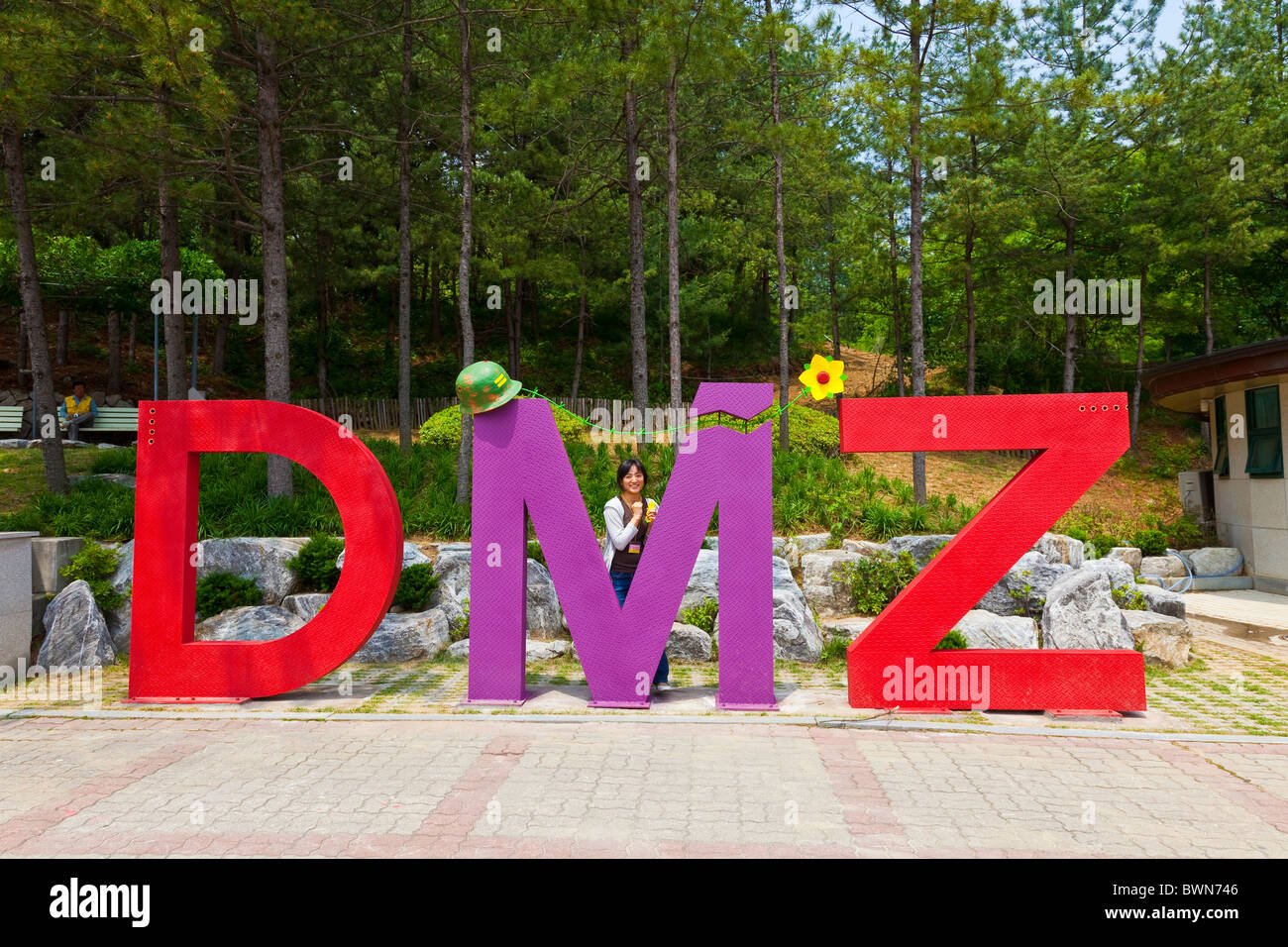 DMZ in 3d di scritte nei pressi dell'ingresso al Terzo Tunnel vicino alla zona demilitarizzata tra Corea del Nord e Corea del Sud. JMH3799 Foto Stock