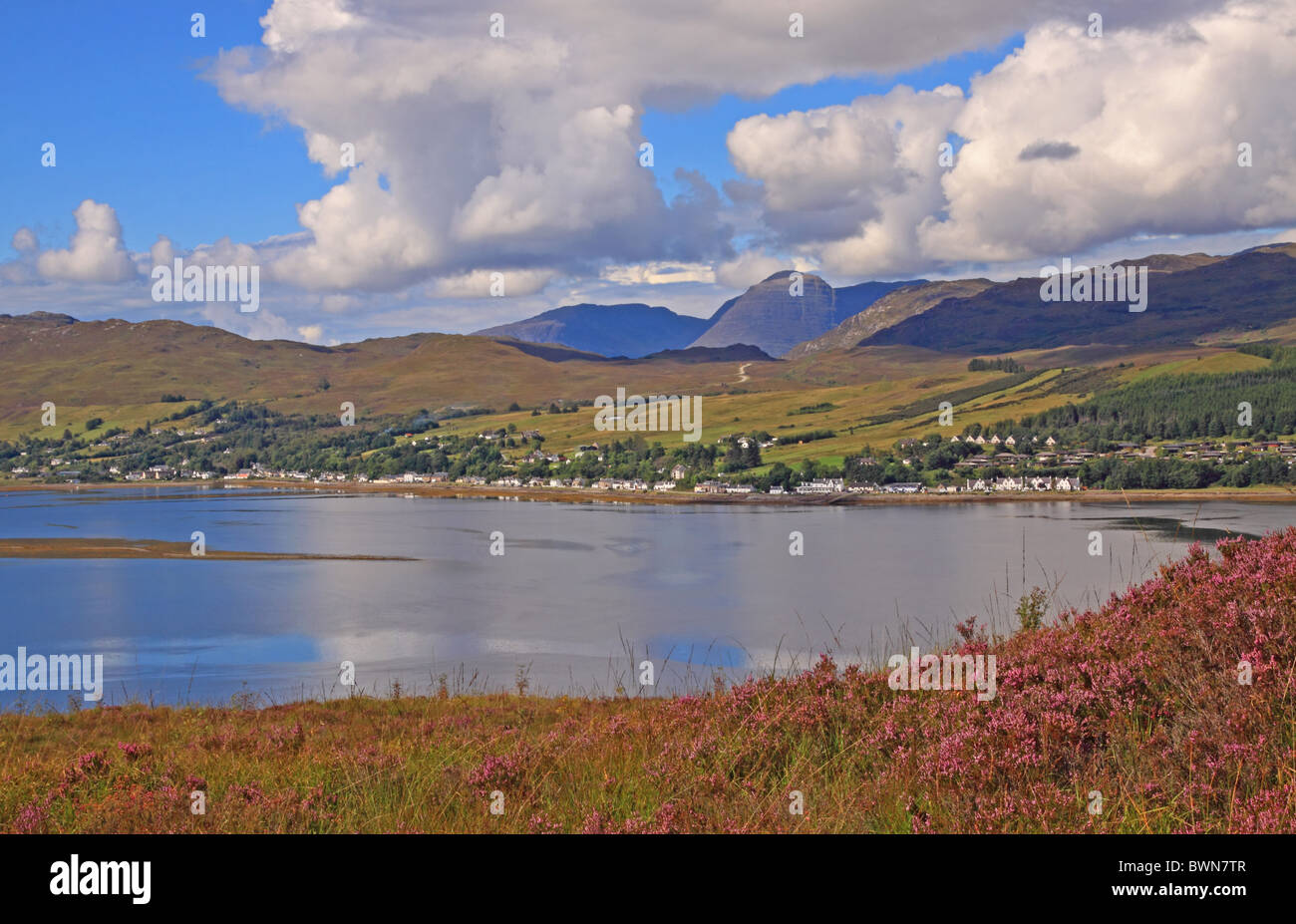 Regno Unito Scozia Highland Wester Ross-shire Loch Carron e le montagne Applecross Foto Stock