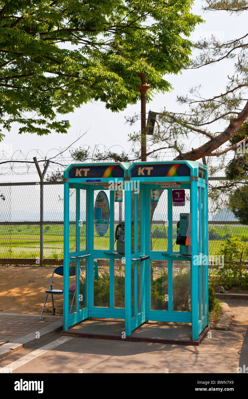 Il coreano KT cabine telefoniche a Imjingak nel DMZ, Demilitarized Zone, la Corea del Sud. JMH3827 Foto Stock