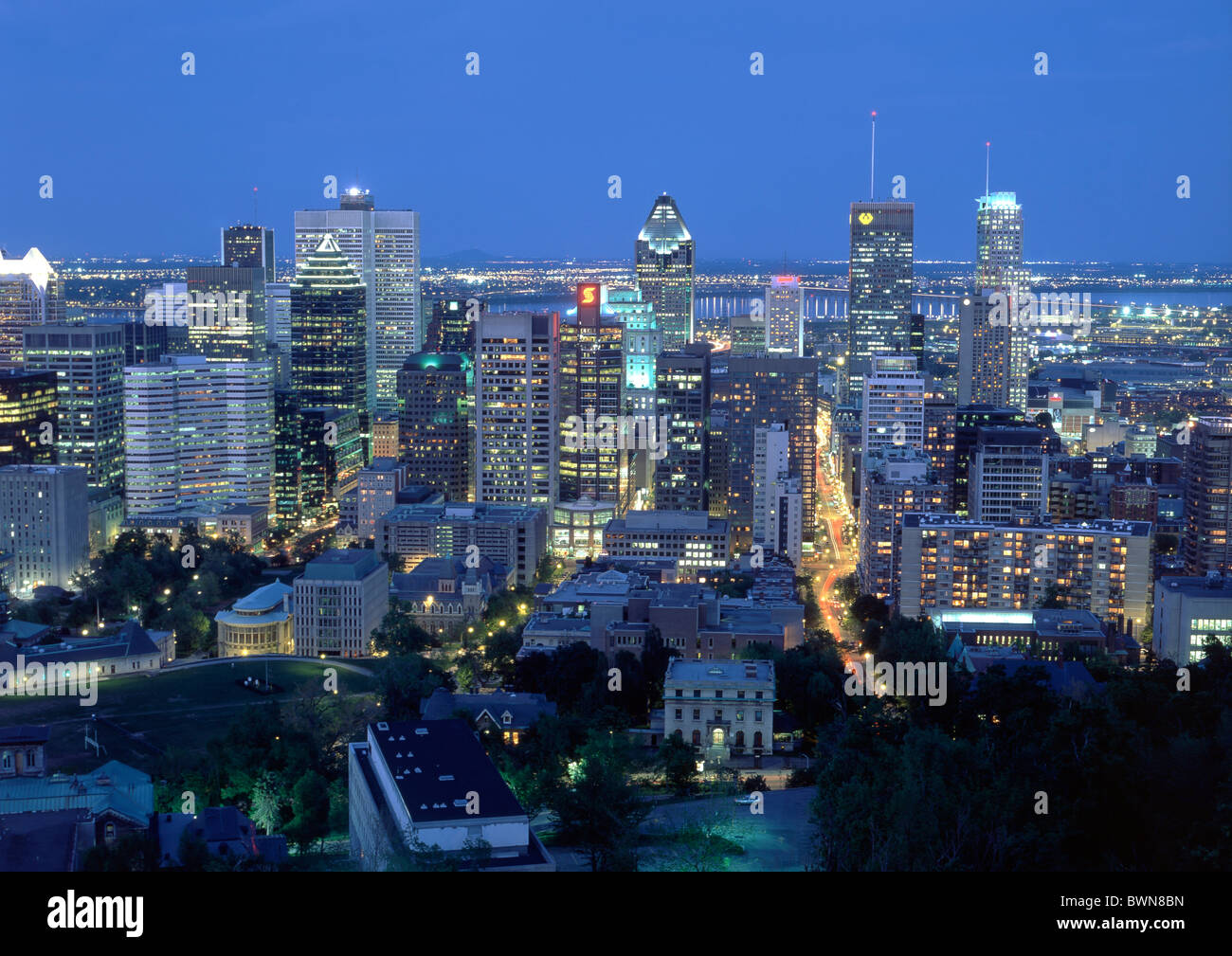 Canada America del Nord America Montreal vista da Mount Royal Park Downtown provincia del Québec di notte sera Foto Stock