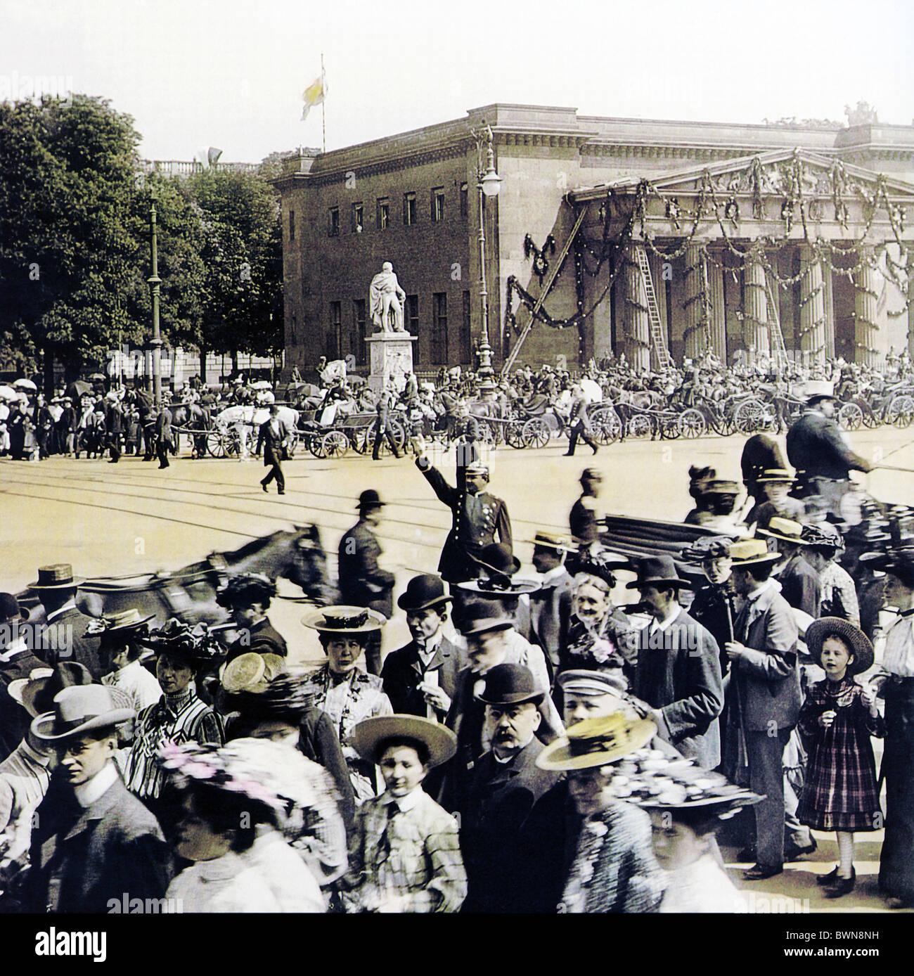 1905 Berlino Neue Wache Juny 3 cronologia storica storico Germania Europa impero tedesco parade folla societ Foto Stock