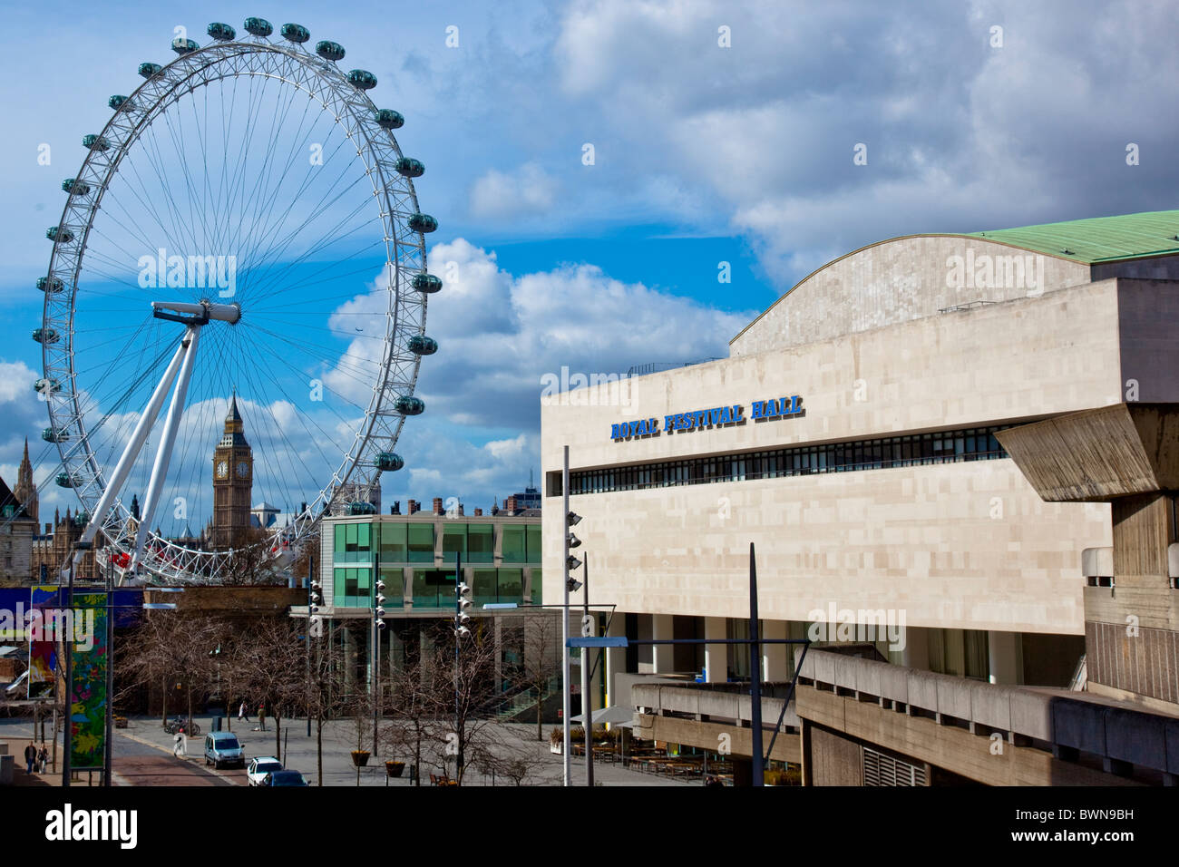 Il London Eye e la Royal Festival Hall Foto Stock