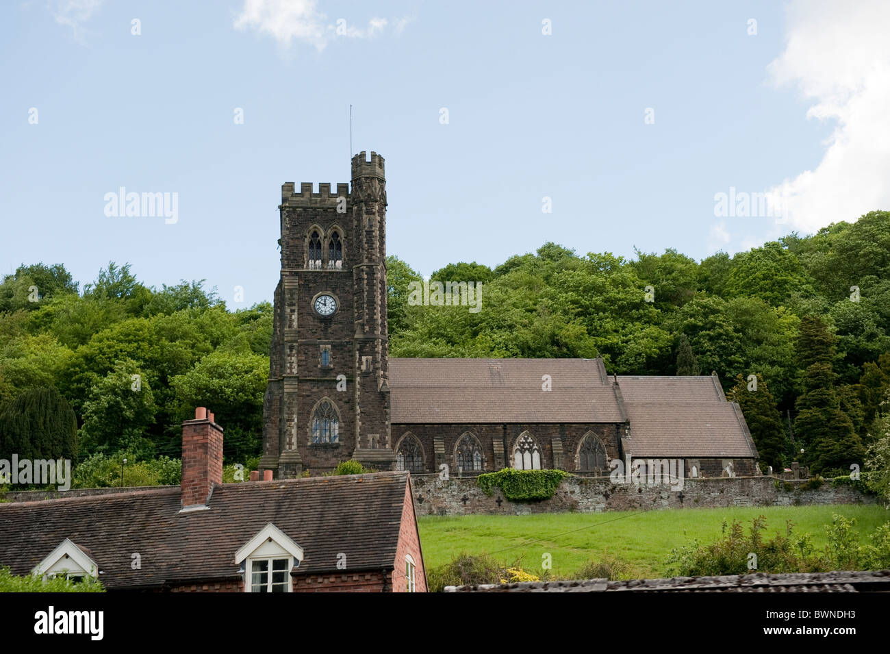 Chiesa di pietra nel villaggio rurale Foto Stock