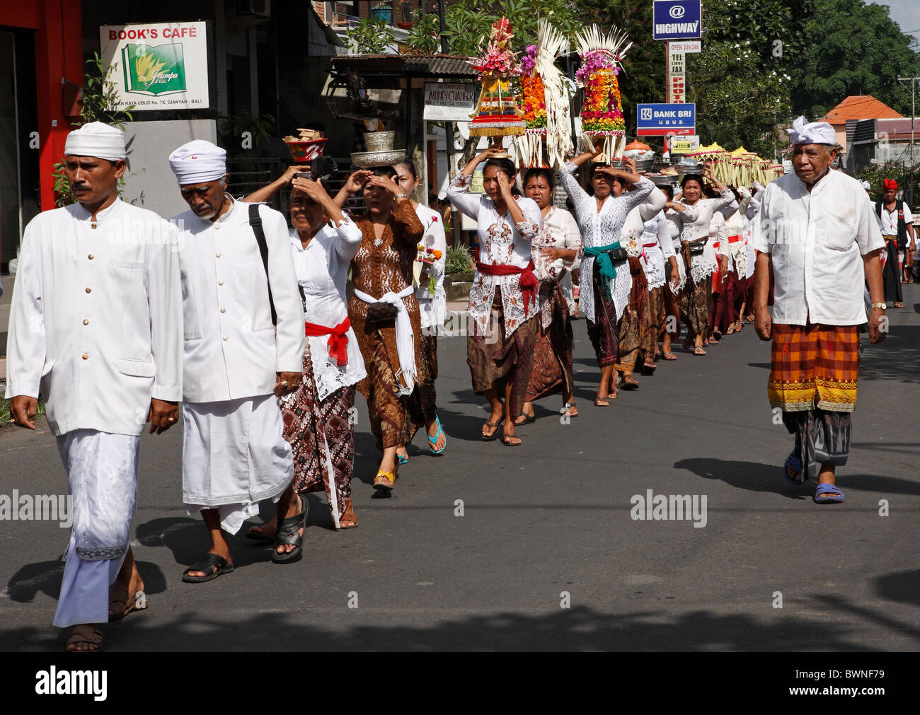 Parte di una reale cerimonia di cremazione, Ubud, Bali. Foto Stock