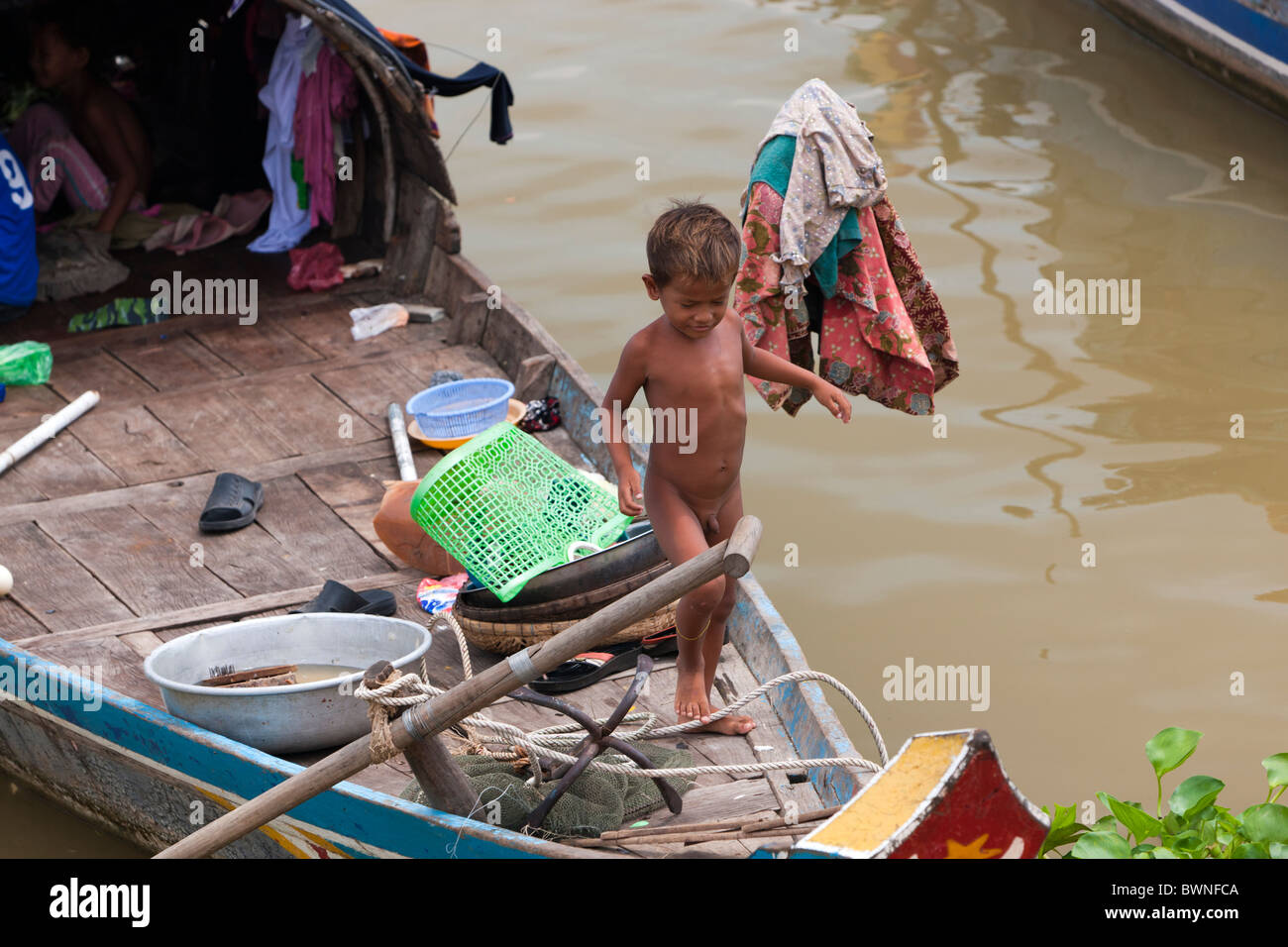 Persone che vivono dal fiume Mekong in Phnom Penh Cambogia, Indocina, Asia sud-orientale, Asia Foto Stock