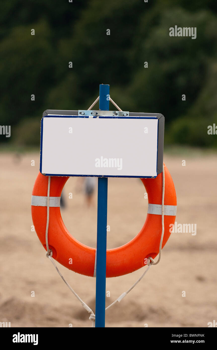 Salvagente appeso in spiaggia in Polonia, Gdynia city Foto Stock