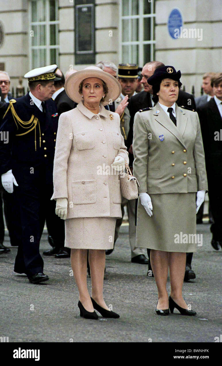 MADAME BERNADETTE CHIRAC, moglie del presidente, alla statua del generale de Gaulle, Londra Foto Stock