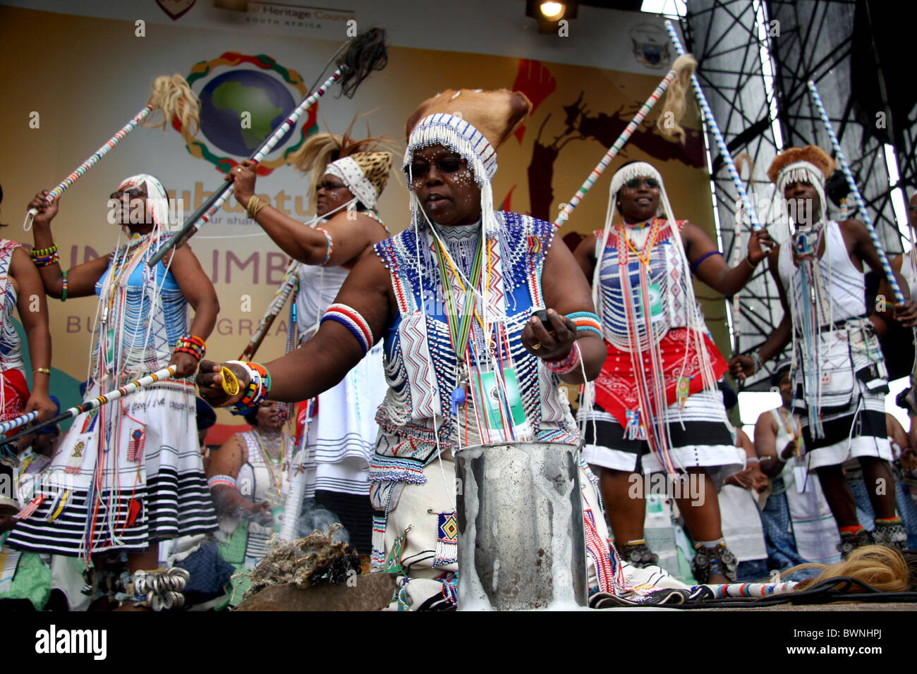 Sud Africa, Xhosa sangoma, eseguendo un rituale sacro in Umtata, nella provincia del Capo orientale, Sud Africa. Foto Stock