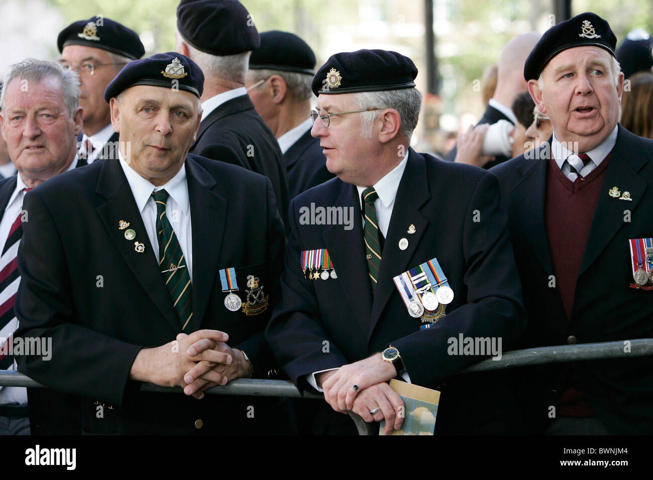 I veterani della Seconda guerra mondiale a un servizio per commemorare il sessantesimo anniversario della vittoria in Europa Giorno (VE) giorno presso il Cenotafio, Whitehall Foto Stock