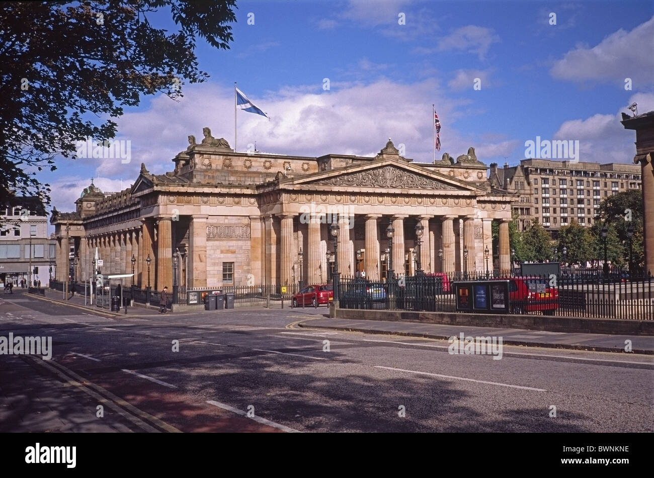 Il Royal Scottish Academy, il tumulo, Edimburgo, Scozia, Regno Unito progettato da William Henry Playfair e aperto nel 1826 Foto Stock