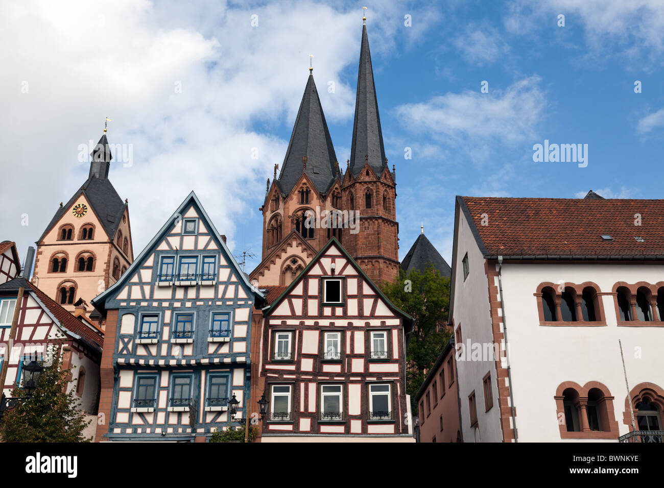 Il centro storico medievale di Gelnhausen in Hessen, Germania. Il centro geografico dell'Unione europea nel 2010. Foto Stock