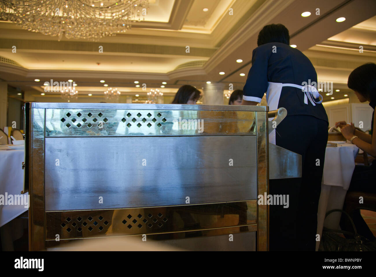 Municipio Maxim's Palace mette in mostra il meglio della cucina Cantonese e dim sum e un emozionante ristorante con cibo su carrelli Foto Stock