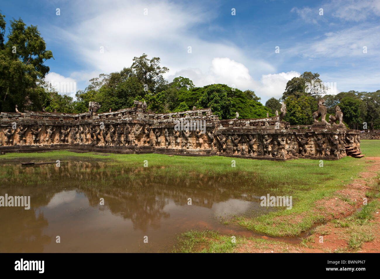 Gli elefanti terrazza del Palazzo Reale, Angkor Thom, Angkor, Sito Patrimonio Mondiale dell'UNESCO, Cambogia, Indocina, Asia sud-orientale, Asia Foto Stock