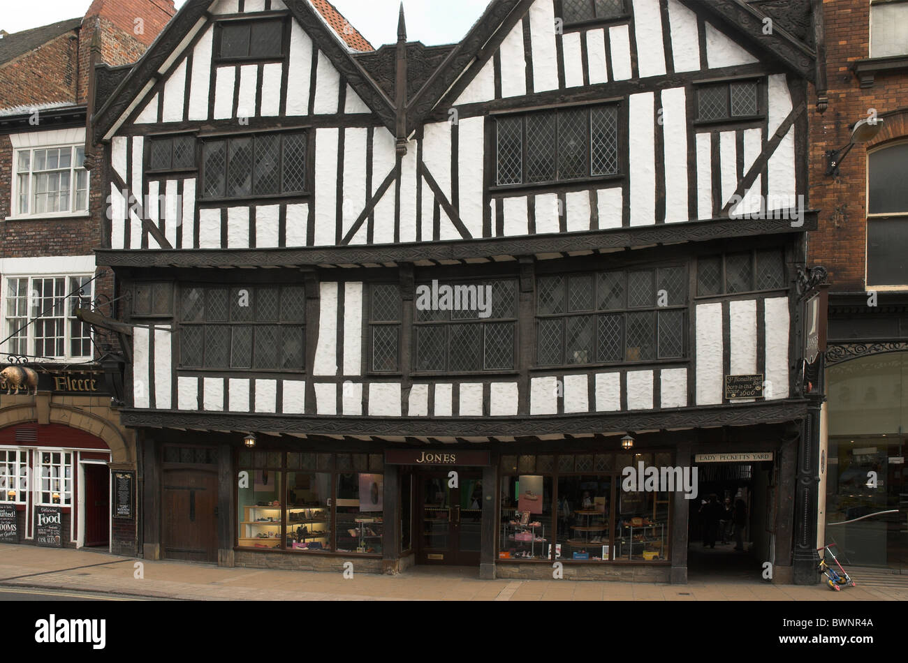 Tradizionale edificio Tudor a York, North Yorkshire, Regno Unito Foto Stock