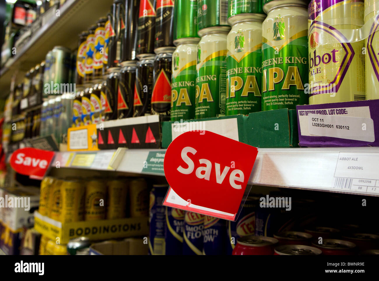 Sconto birra per la vendita in un supermercato UK Foto Stock