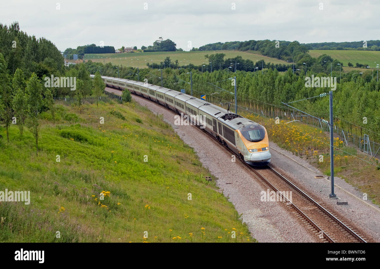 L'Eurostar in avvicinamento al terminale di Folkestone nel Kent e poi la voce per il continente. Foto Stock