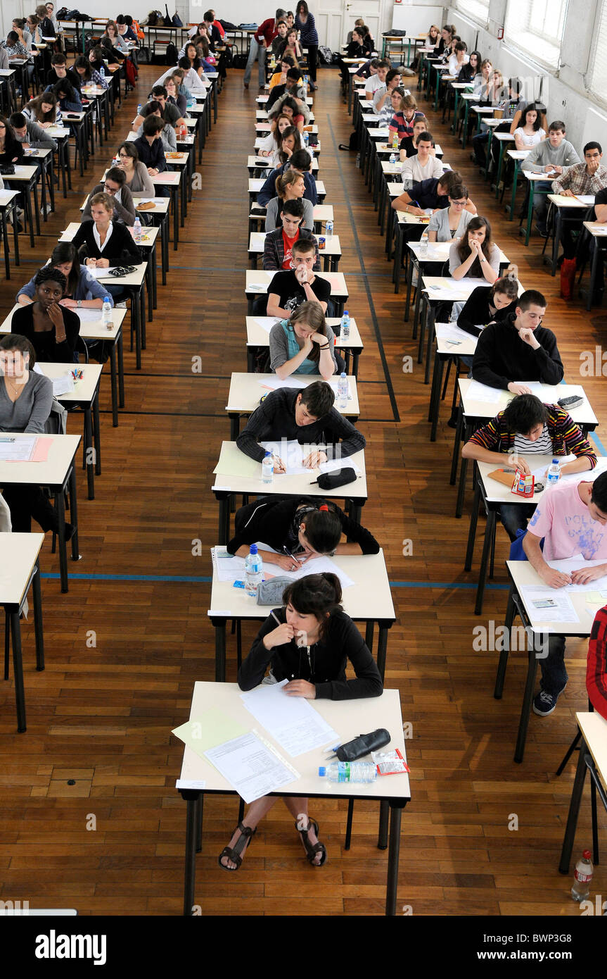 Il baccalauréat 2010 (equivalente a British un livello americano o del diploma di scuola media superiore) Foto Stock