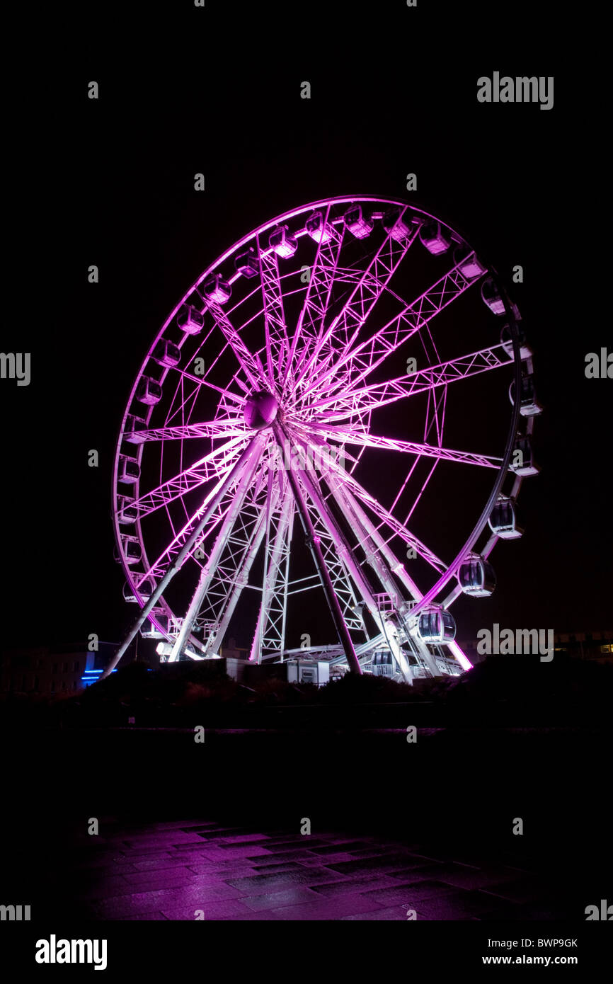 La grande ruota,Weston Super Mare, illuminato in rosa Foto Stock