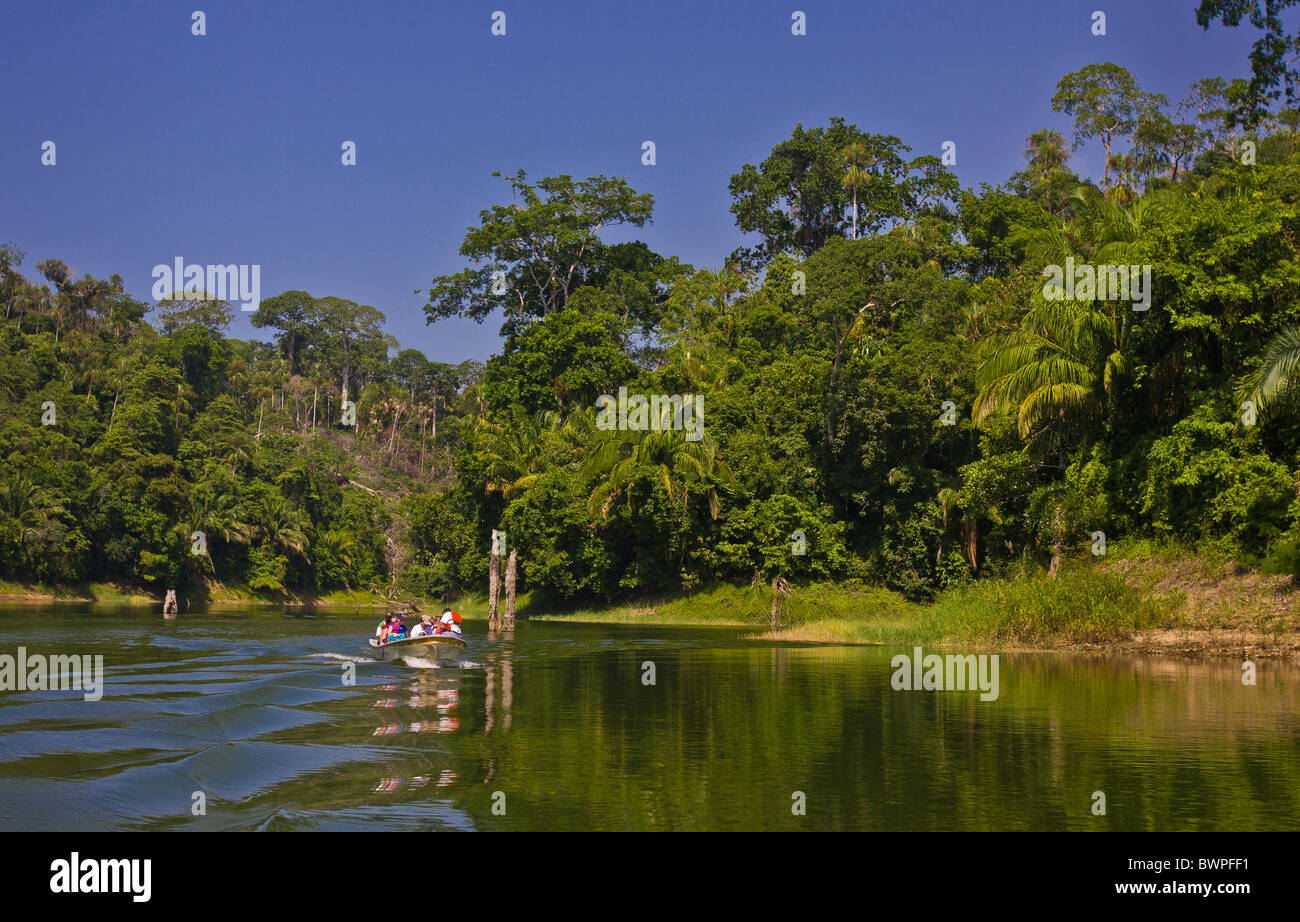 Il lago di BAYANO, PANAMA - i turisti su man-made serbatoio Lago di Bayano, Comarca Kuna de Madungandi territorio indigeno. Foto Stock