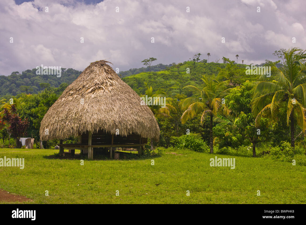 Il lago di BAYANO, PANAMA - Embera village, Comarca Kuna de Madungandi territorio indigeno. Foto Stock