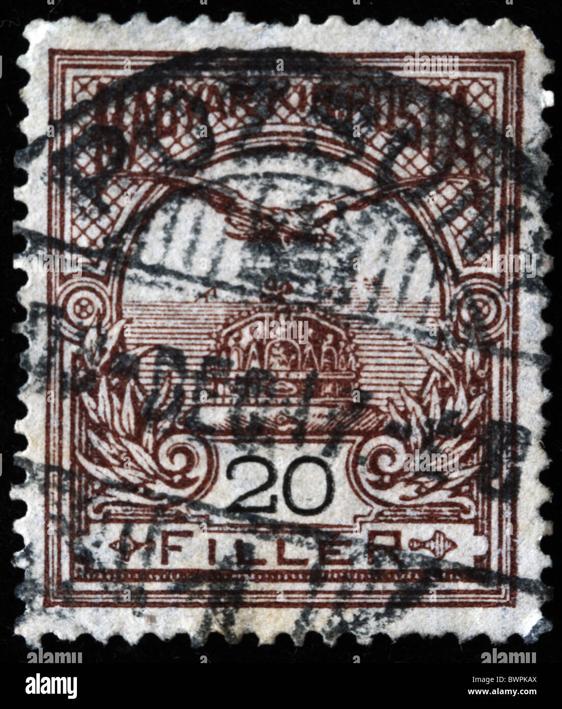 Ungheria - circa 1923: un timbro stampato in Ungheria mostra i simboli del potere regale in Ungheria, circa 1923 Foto Stock