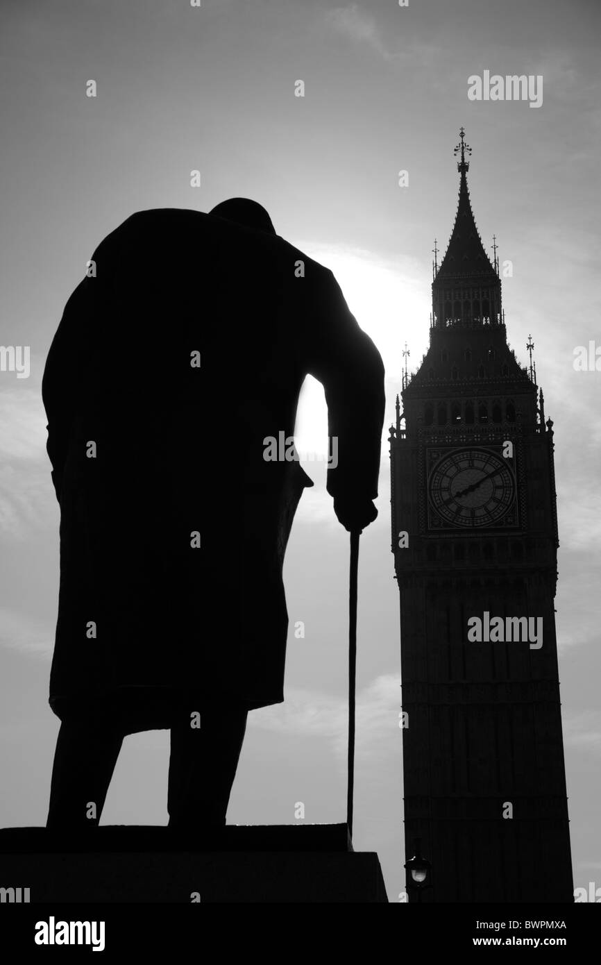 Londra - silhuette di Winston Churchill statua e Big Ben Foto Stock