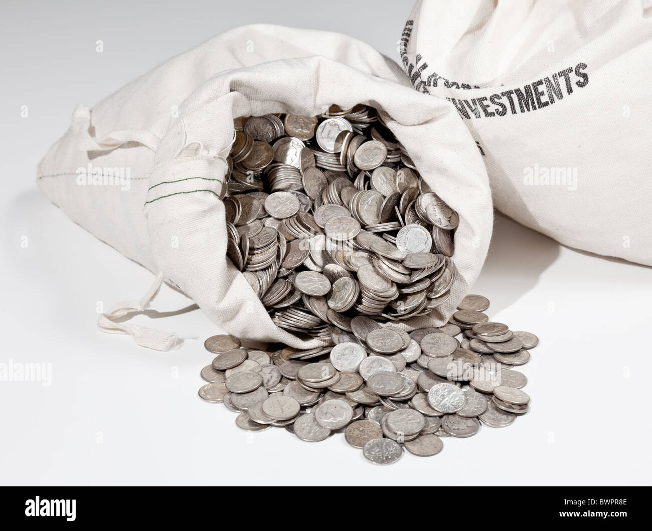 Sacco biancheria di puro vecchie monete d'argento utilizzato per investire in argento come una merce Foto Stock