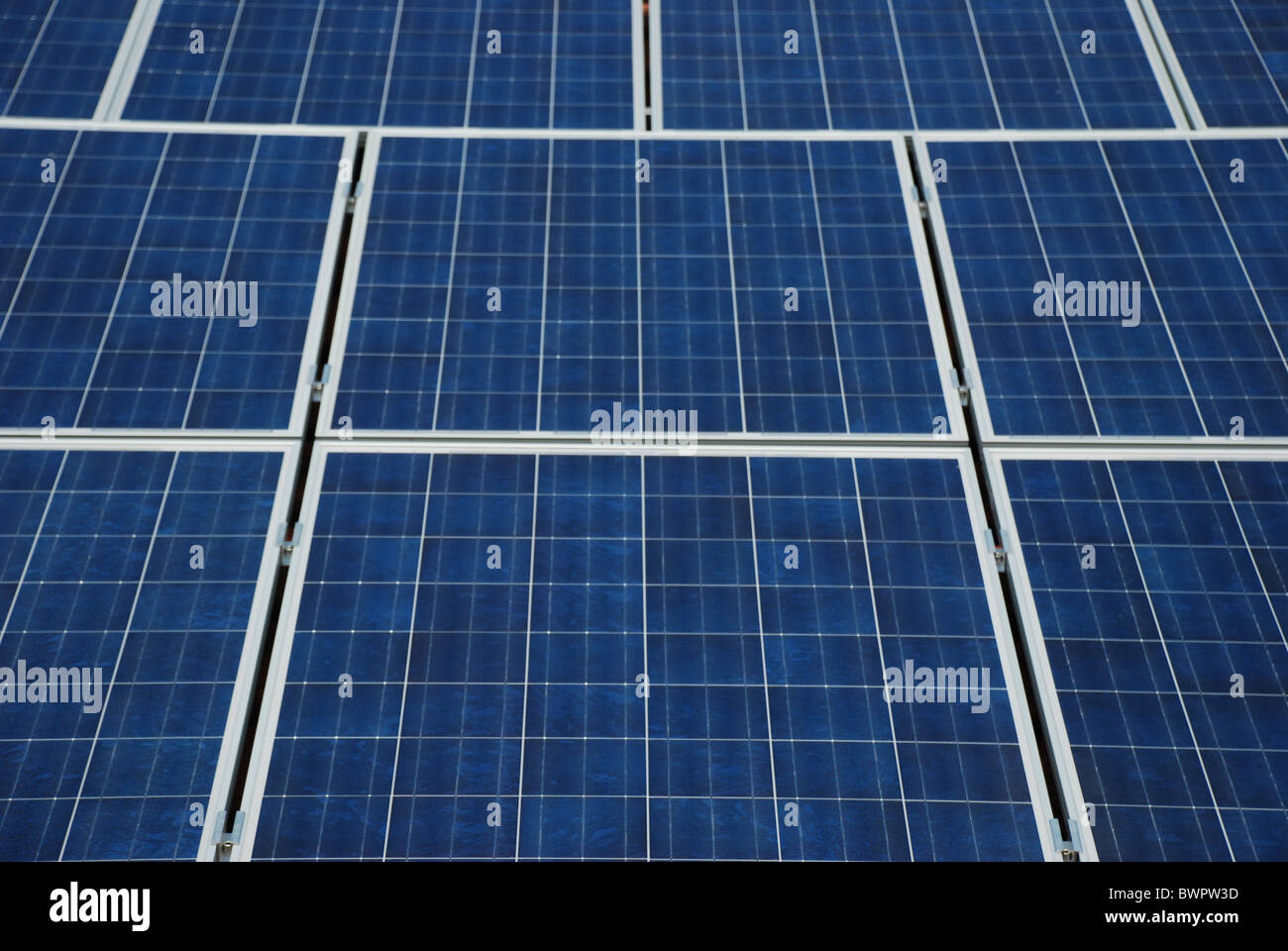 Installazione di un impianto solare Foto Stock