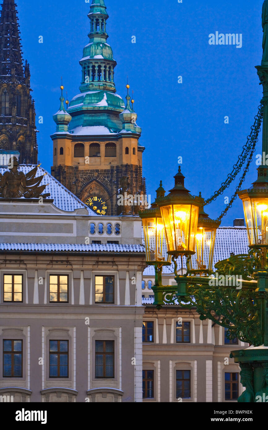 Repubblica Ceca Praga Lanterna Gas Hradcany castle la Cattedrale di San Vito Città Colore Colore diurno al tramonto Foto Stock