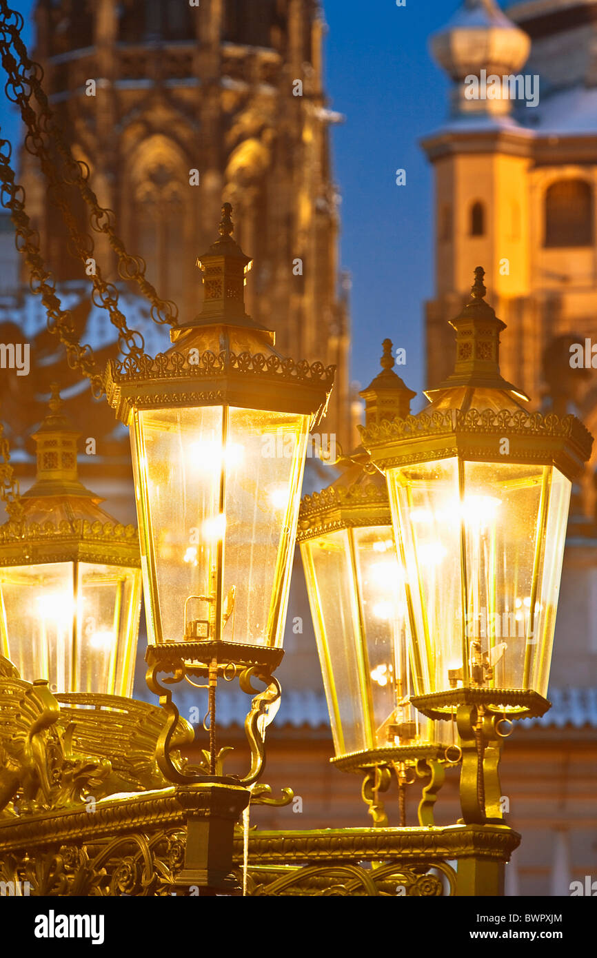 Repubblica Ceca Praga Lanterna Gas Hradcany castle la Cattedrale di San Vito Città Colore Colore diurno al tramonto Foto Stock