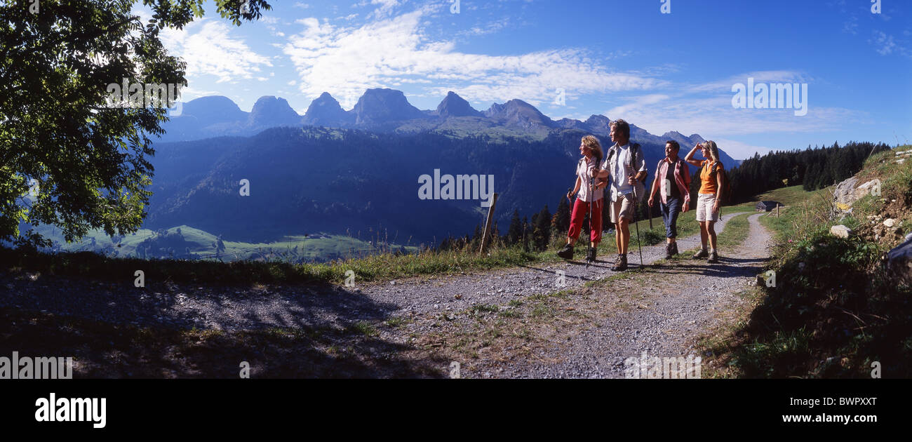 Svizzera Europa Toggenburg Alt St.Johann Cantone San Gallo escursionisti escursionista gruppo quattro persone escursioni di montagna Foto Stock