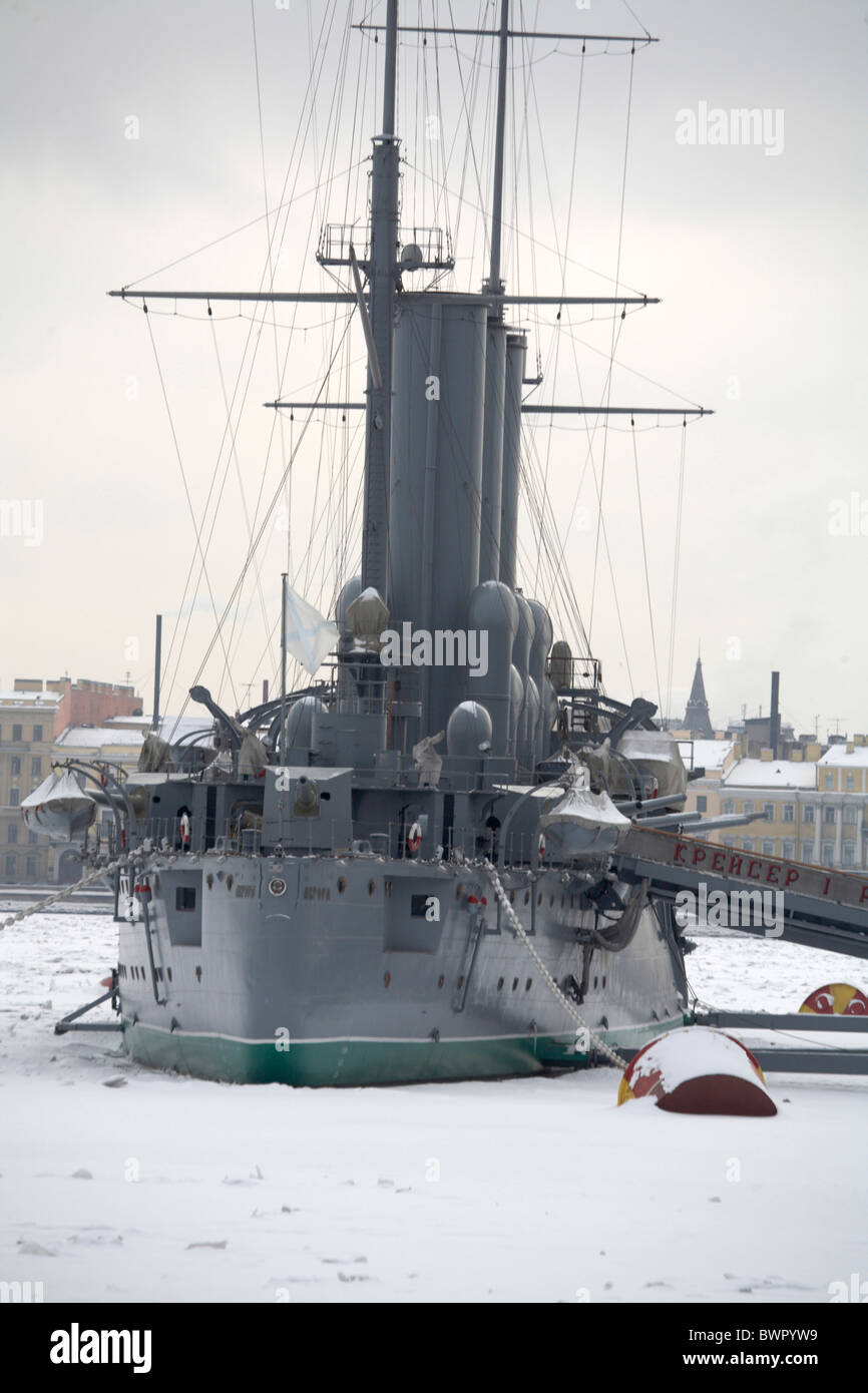 Russia San Pietroburgo inverno russo incrociatore Aurora nave museo neve rivoluzione comunista guerra costruito 1900 pr Foto Stock