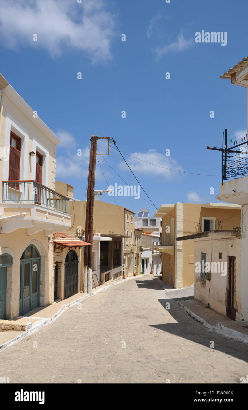 Tipica strada stretta ma la città di Panormo, Creta, Grecia Foto Stock