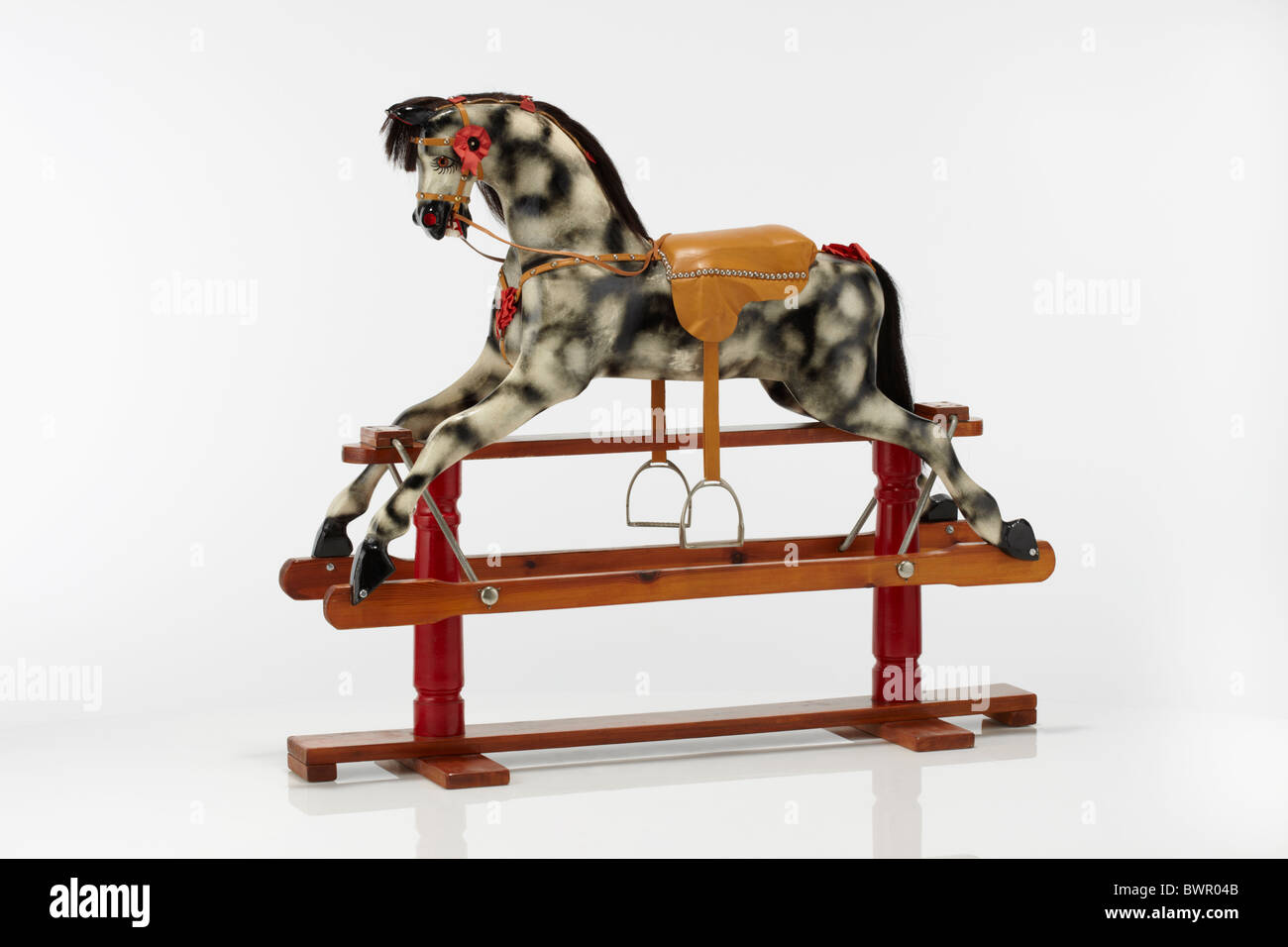 Tradizionale cavallo a dondolo su un telaio in legno Foto Stock