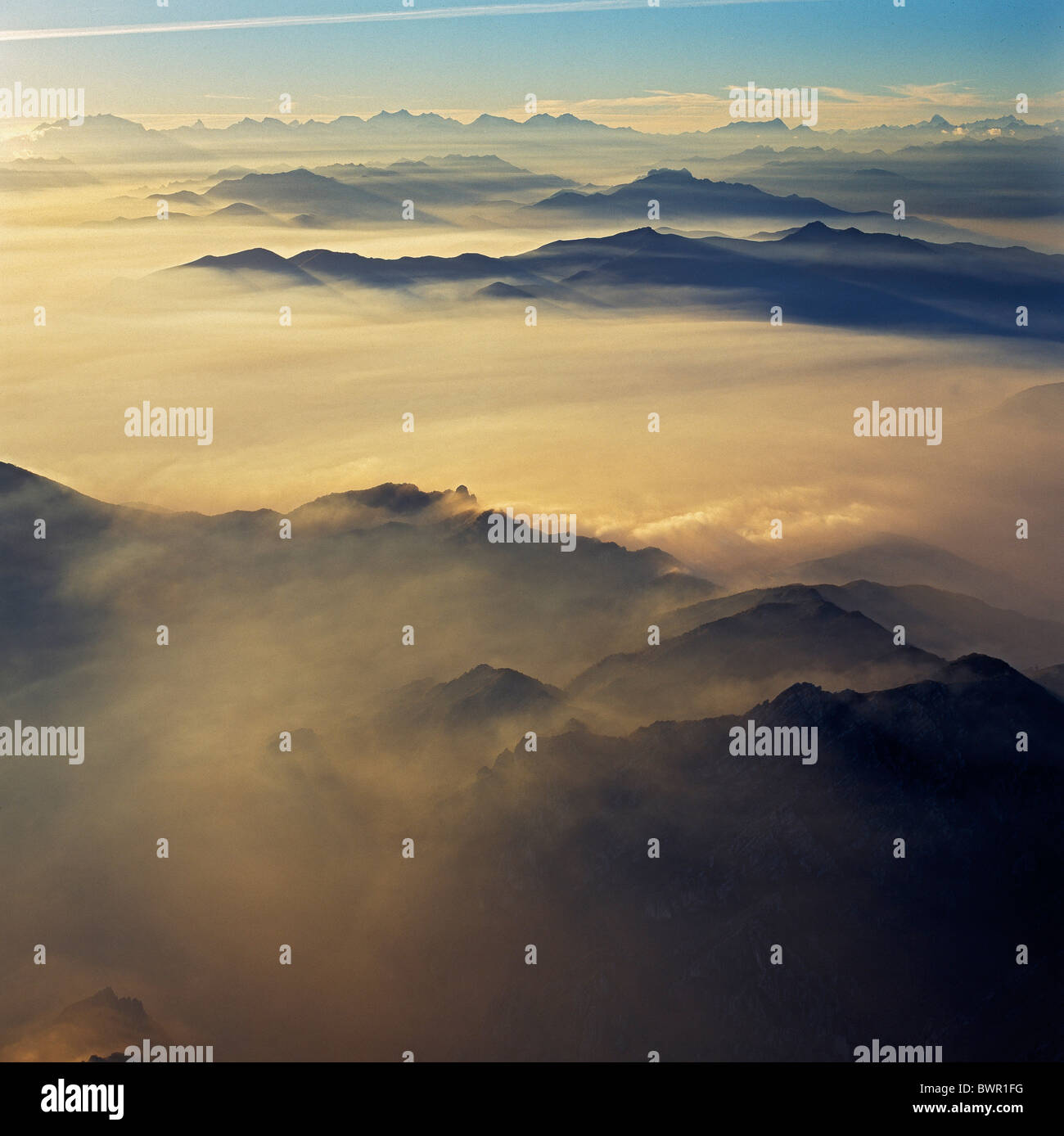 Svizzera Europa Italia Europa Canton Ticino Lombardia montagne ticinesi alpi mountain vista aerea natura Foto Stock