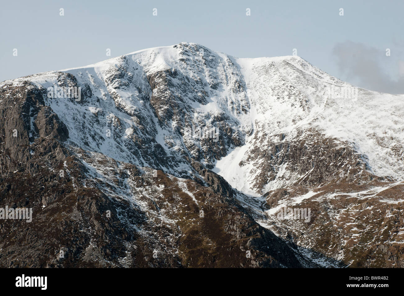 Il Nord Est volto di Y Garn in inverno, Snowdonia Foto Stock