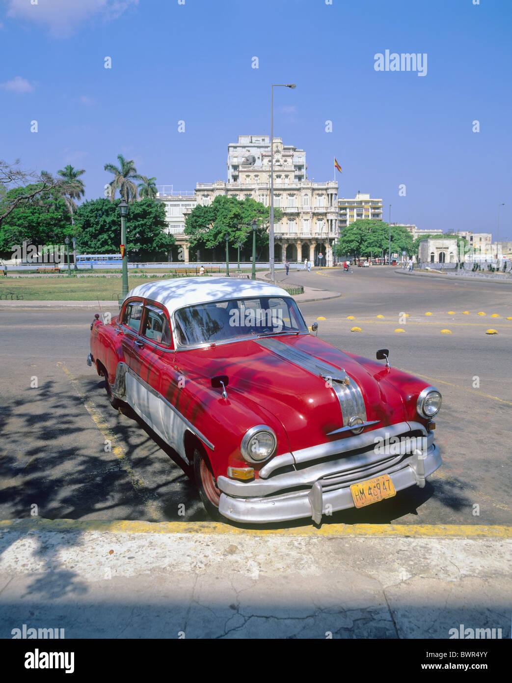 Cuba Habana city American car America Caraibi città Habana vintage automobile auto auto red Foto Stock