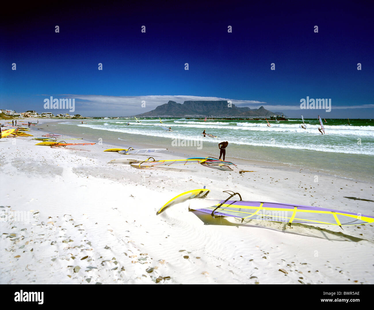 Sud Africa Cape Town visualizza Capetown Table Mountain da surfers' spiaggia spiaggia di Blouberg Africano Mare Costa Sur Foto Stock