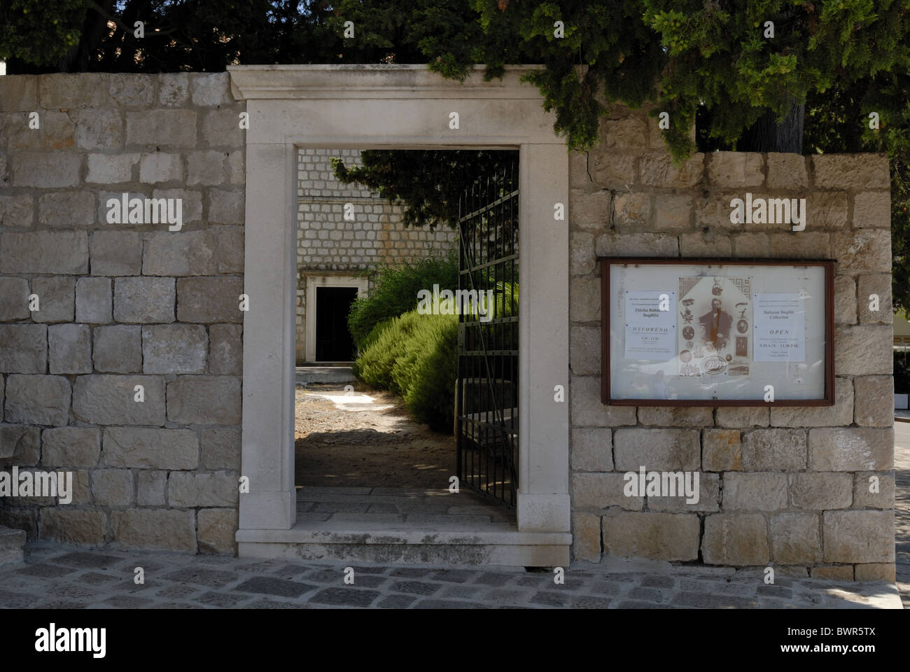 L'ingresso al XVI secolo Rinascimento Palazzo del Rettore, che ospita la Baltazar Bogisic collezione. La collezione è stata.. Foto Stock