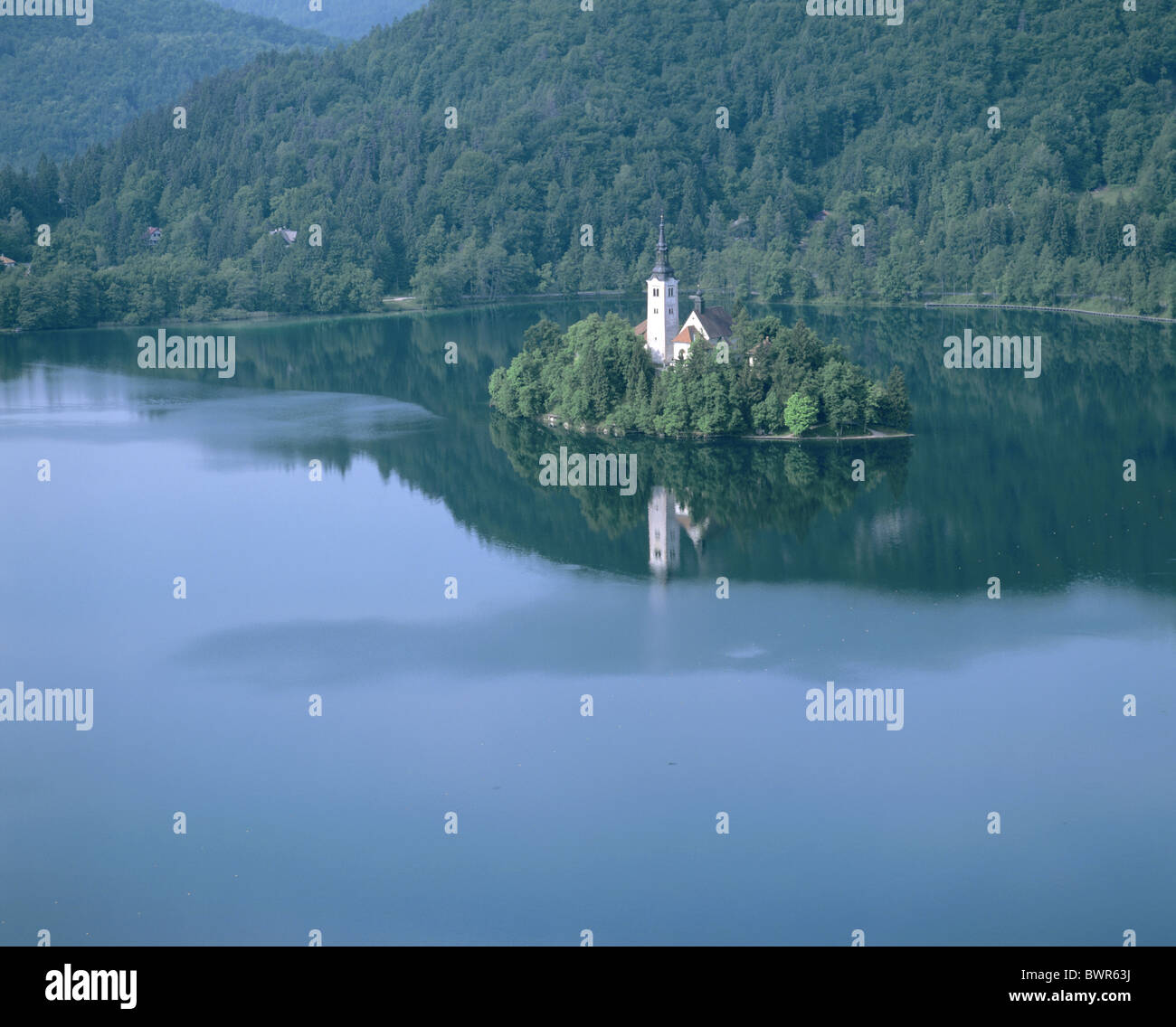 Slovenia il lago di Bled Assunzione di Maria la Chiesa del pellegrinaggio isola Karavanken montagne lago chiesa terre di montagna Foto Stock