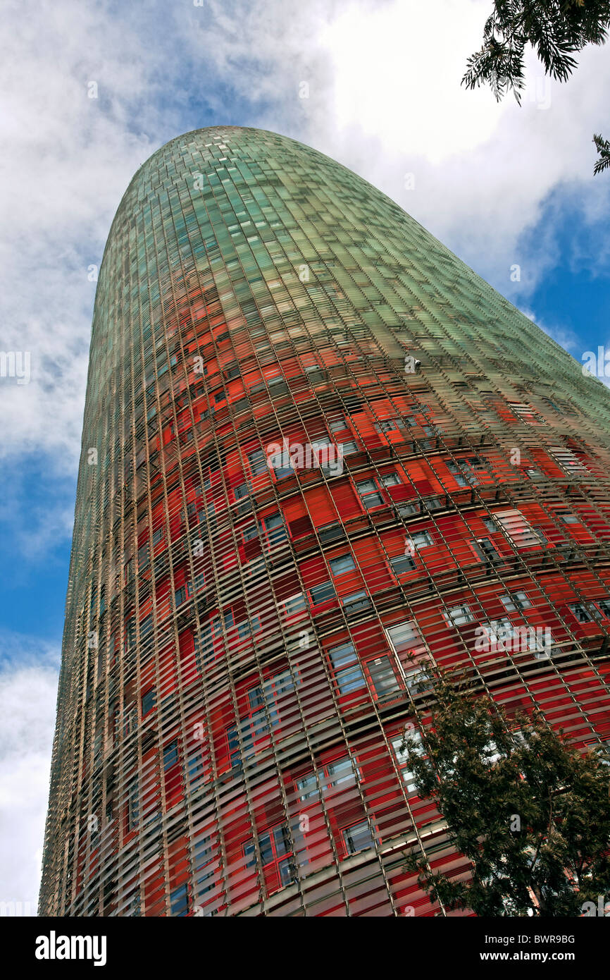 Torre Agbar grattacielo a Placa de les Glories Catalanes a Barcellona, progettato dall'architetto Jean Nouvel, Catalogna, Spagna, Ue Foto Stock