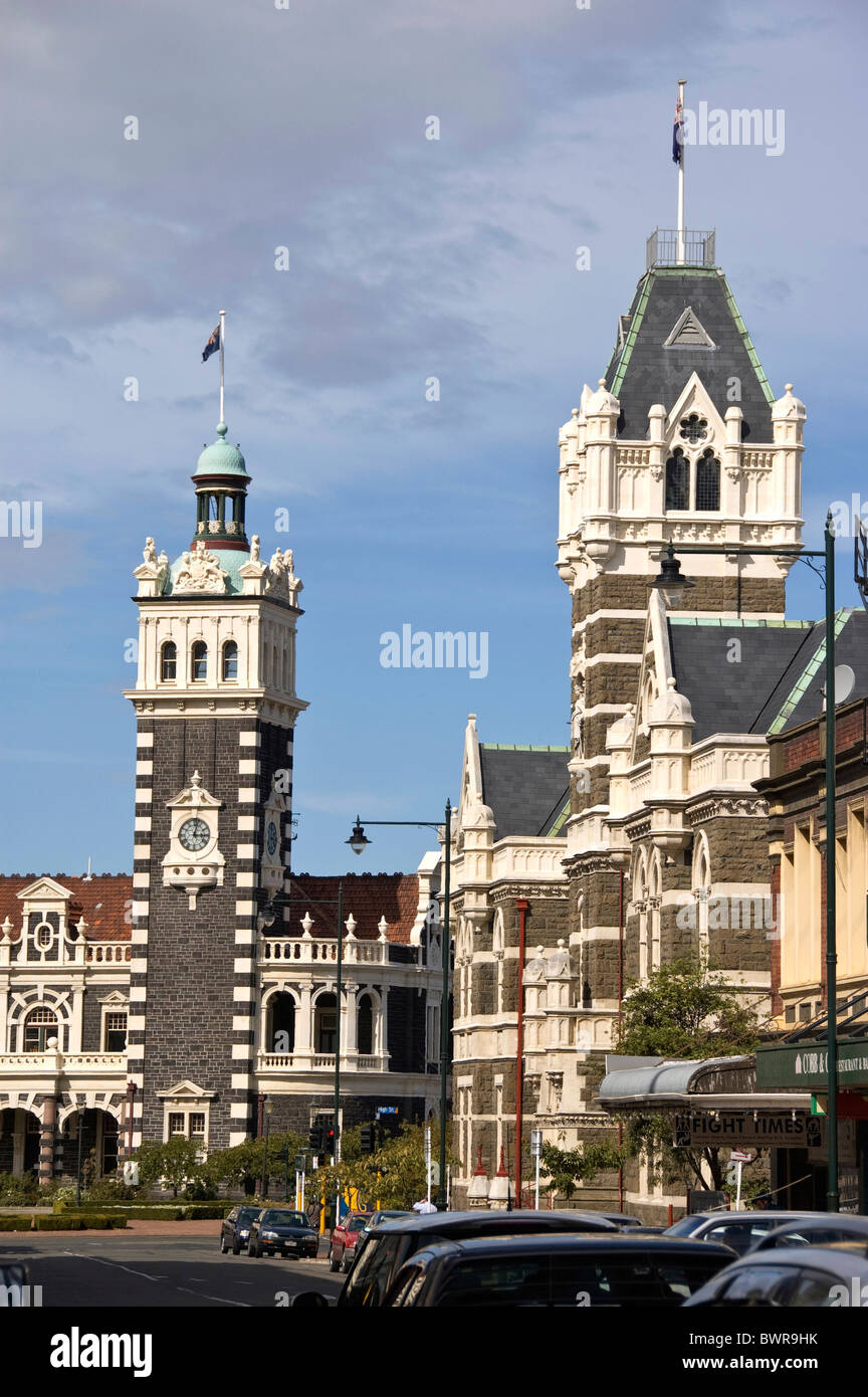 Elk195-4633'Isola Sud della Nuova Zelanda Dunedin Stuart inferiore St con la Stazione Ferroviaria a sinistra & Law Courts bldg destra Foto Stock