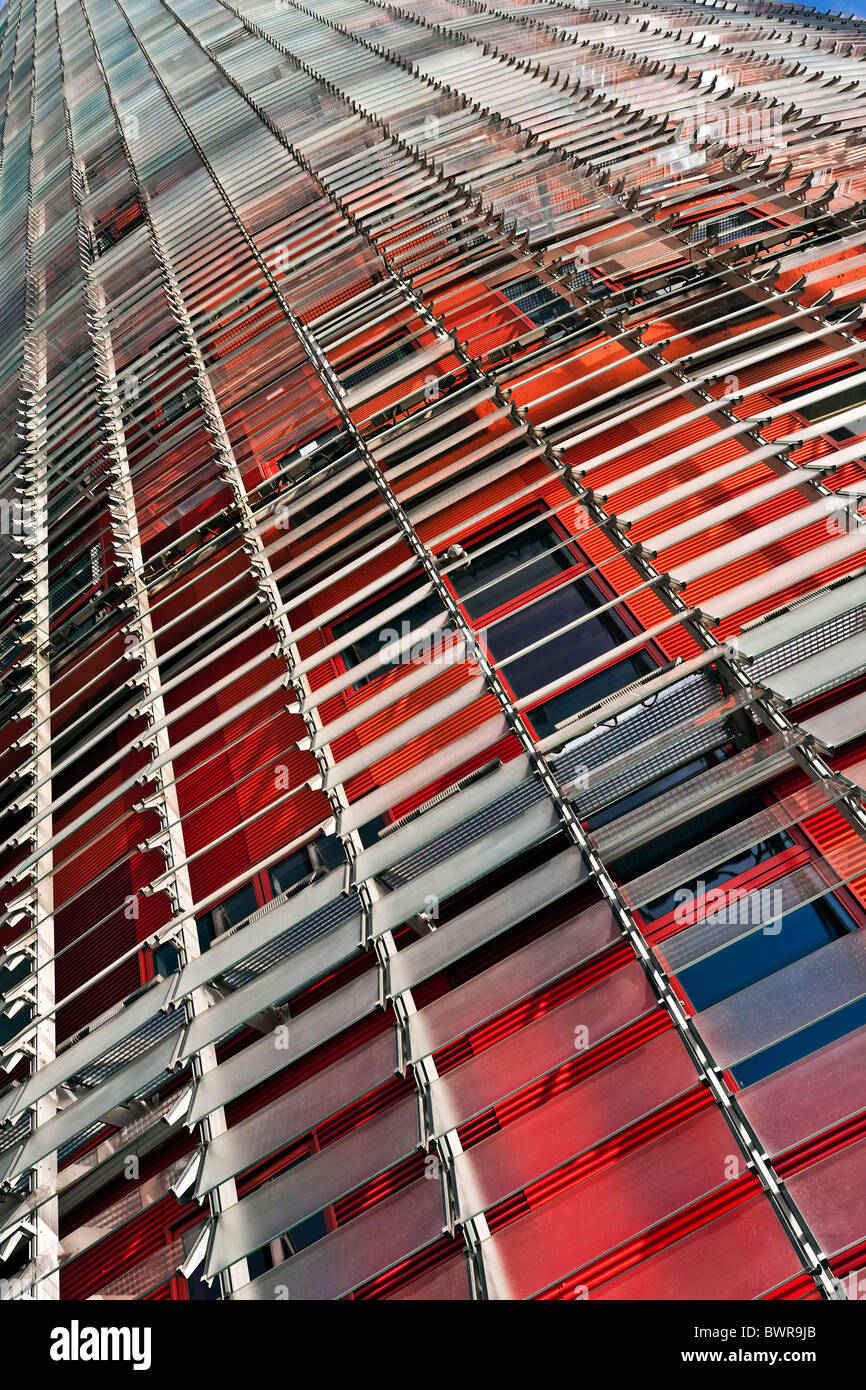 Torre Agbar grattacielo a Placa de les Glories Catalanes a Barcellona, progettato dall'architetto Jean Nouvel, Catalogna, Spagna, Ue Foto Stock