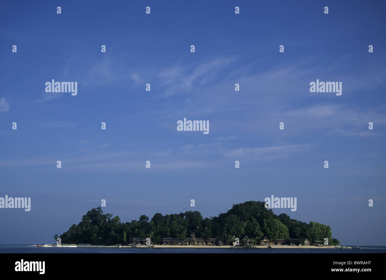 Borneo malese Isola a sudest Asiatico Stato di Sabah Sipadan Island Pulau Sipadan Resort sea ocean blue sky Foto Stock