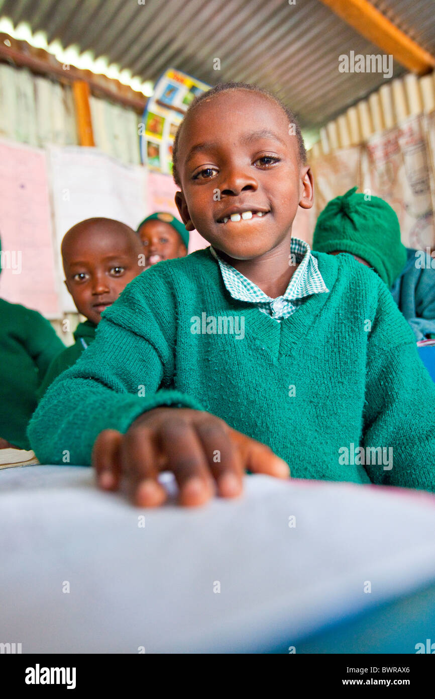 Bambini da Mathare baraccopoli, Maji Mazuri Centro e scuola, Nairobi, Kenya Centro e scuola, Nairobi, Kenia Foto Stock